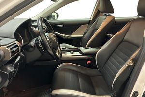 Lexus IS bild 13