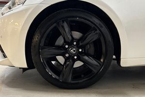 Lexus IS bild 11