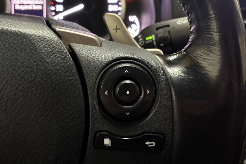 Lexus IS bild 23