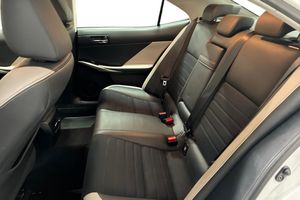Lexus IS bild 14