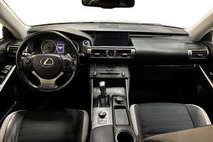 Lexus IS bild 12