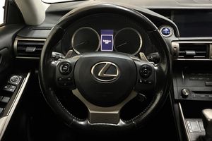 Lexus IS bild 16
