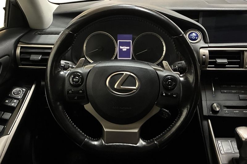 Lexus IS bild 16