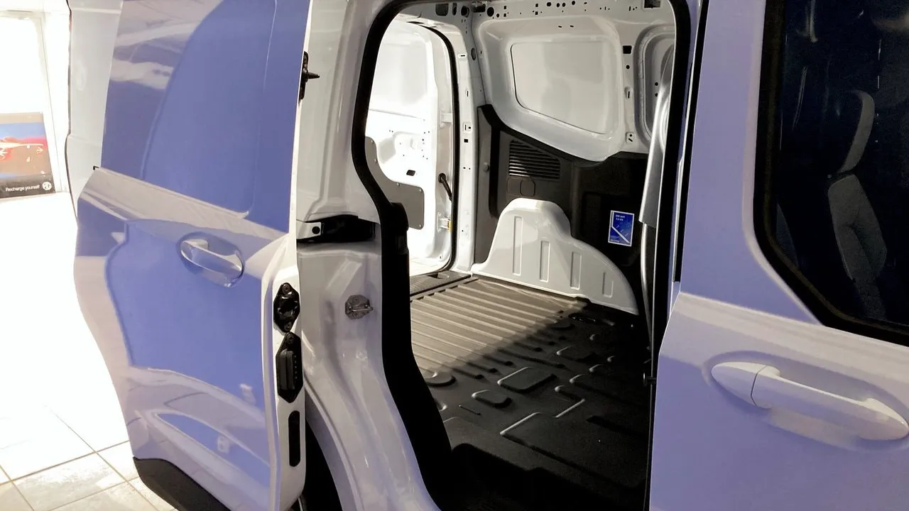 Ford Transit Courier bild 6