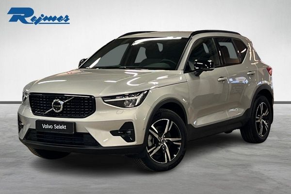 Volvo XC40 B3 FWD Bensin Plus Dark/Dragkork/360 kamera - 2025