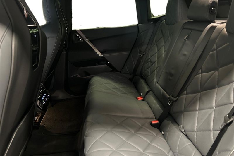 BMW iX bild 11