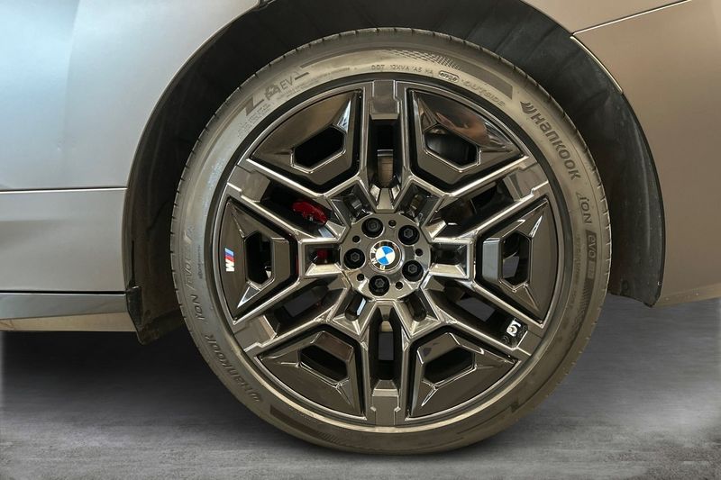 BMW iX bild 14