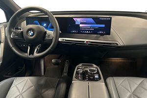 BMW iX bild 8