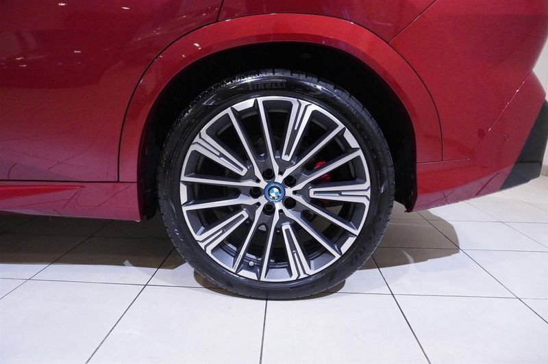 BMW iX2 bild 8