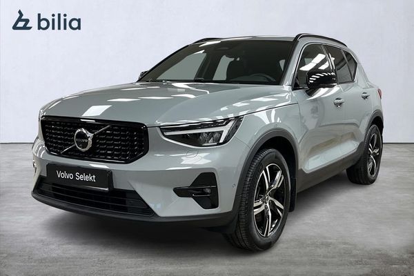 Volvo XC40 B3 FWD Bensin Plus Dark - 2025