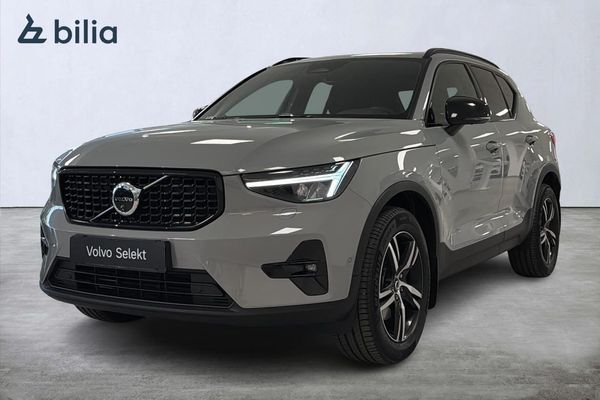 Volvo XC40 B3 FWD Bensin Plus Dark | Dragkrok | 360-kamera - 2025
