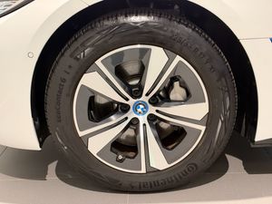 BMW i4 bild 5