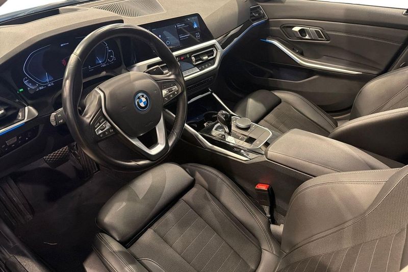 BMW 330 bild 9