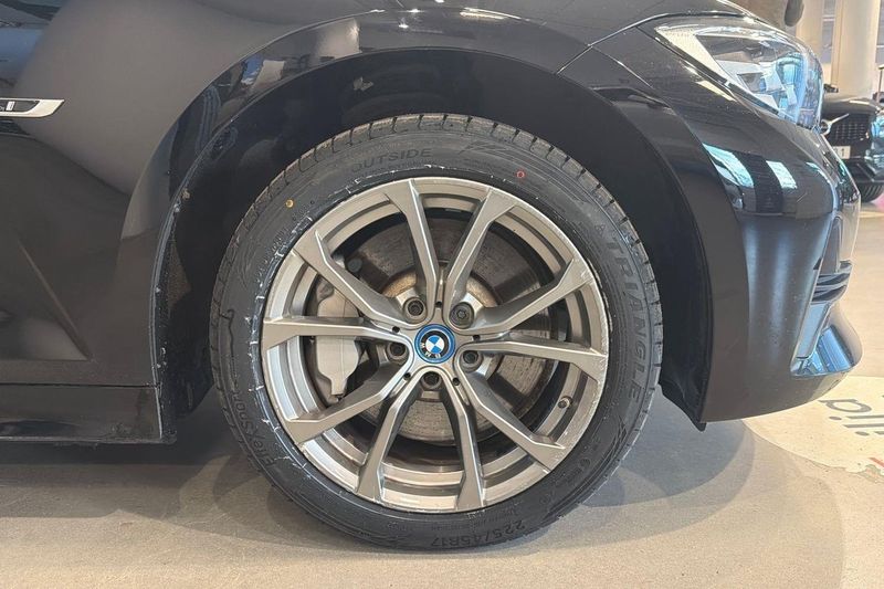 BMW 330 bild 4