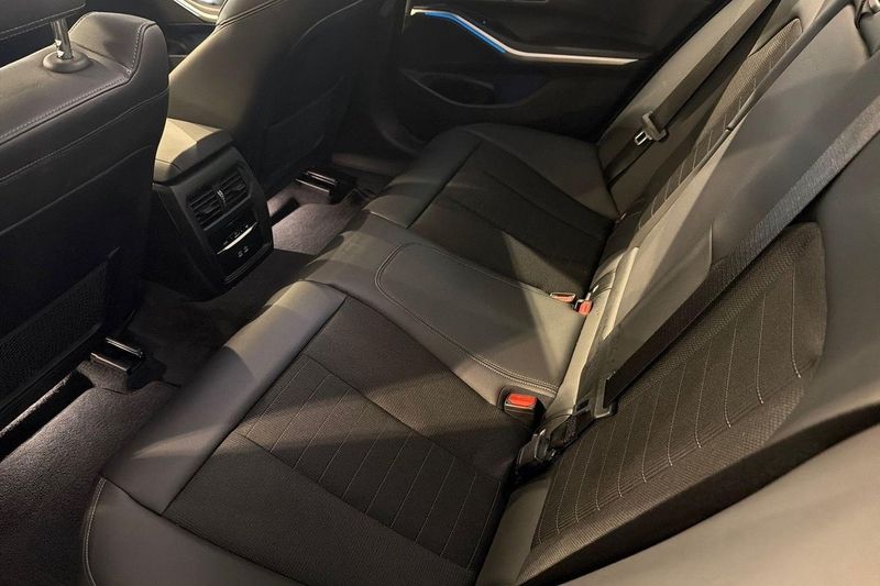BMW 330 bild 19