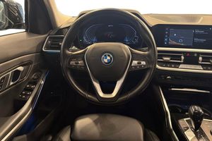 BMW 330 bild 12