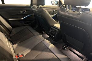 BMW 330 bild 18
