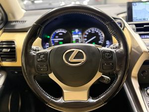 Lexus NX bild 14