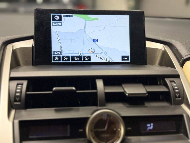 Lexus NX bild 20
