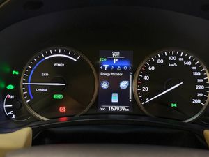 Lexus NX bild 16