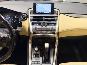 Lexus NX bild 15