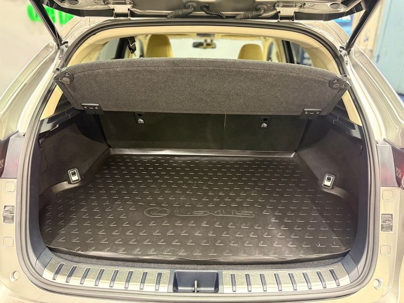 Lexus NX bild 22
