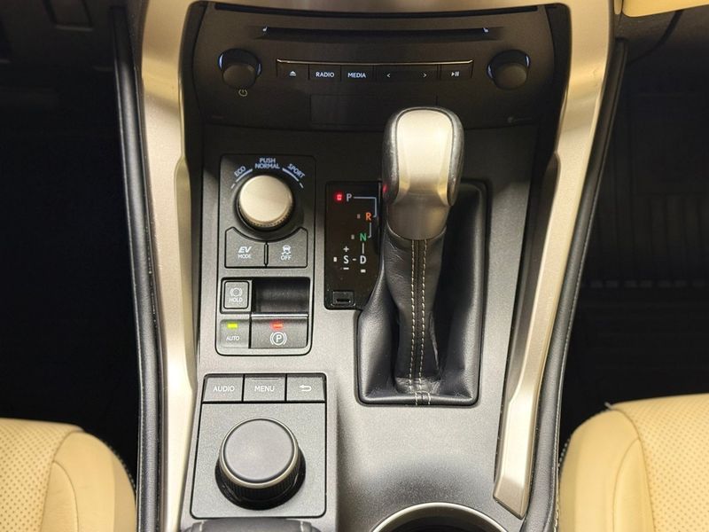 Lexus NX bild 17