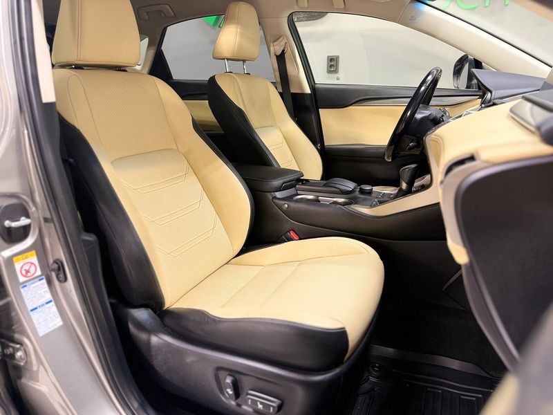 Lexus NX bild 11