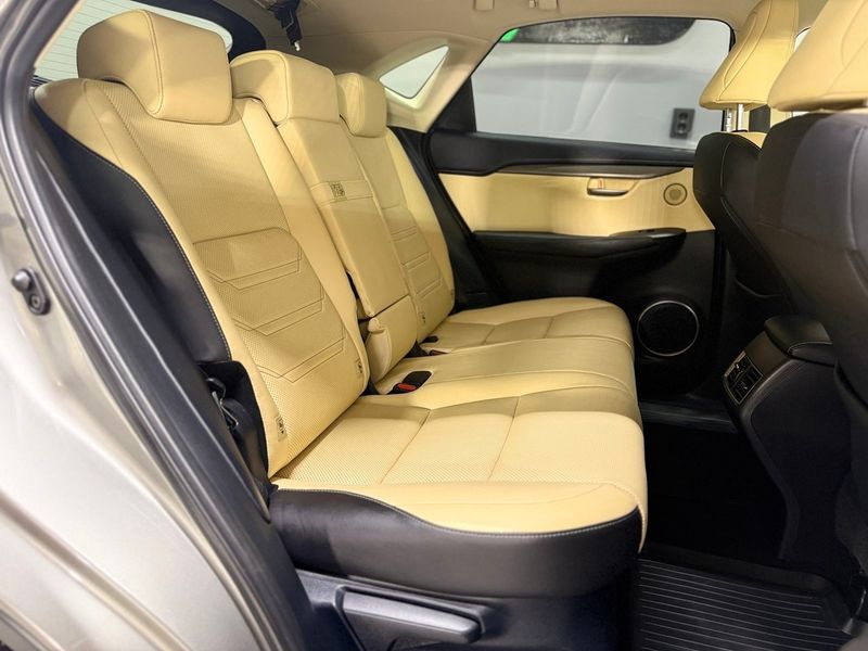 Lexus NX bild 13