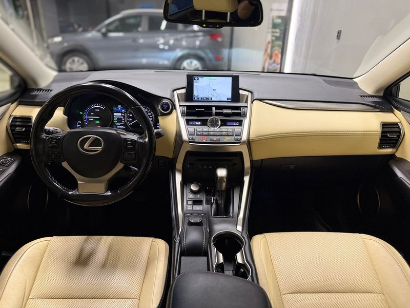 Lexus NX bild 9