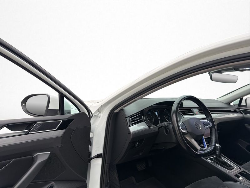 Volkswagen Passat bild 8