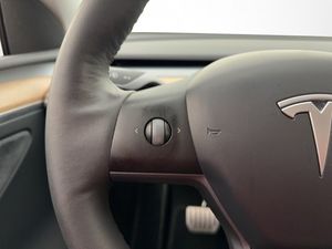 Tesla Model Y bild 31