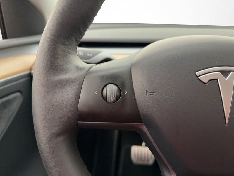 Tesla Model Y bild 31