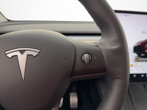 Tesla Model Y bild 32