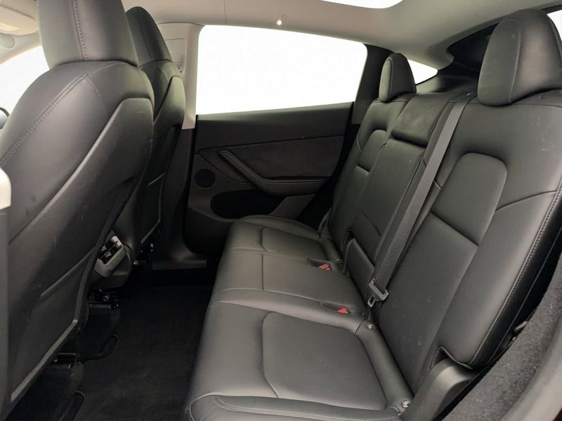 Tesla Model Y bild 16