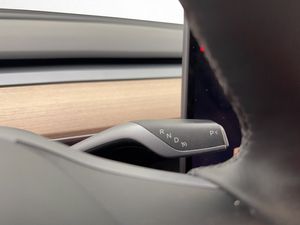 Tesla Model Y bild 33