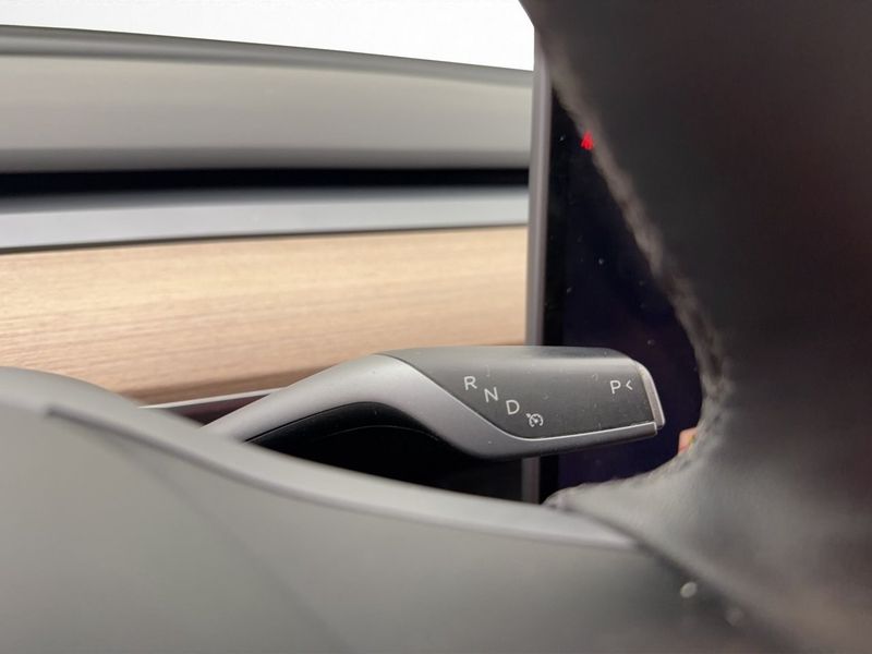 Tesla Model Y bild 33