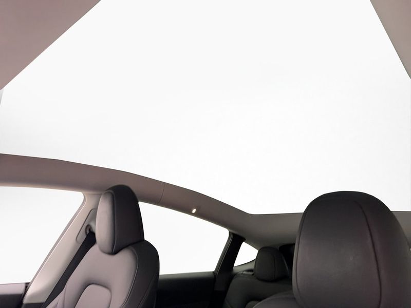 Tesla Model Y bild 21