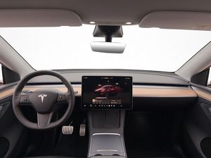 Tesla Model Y bild 17