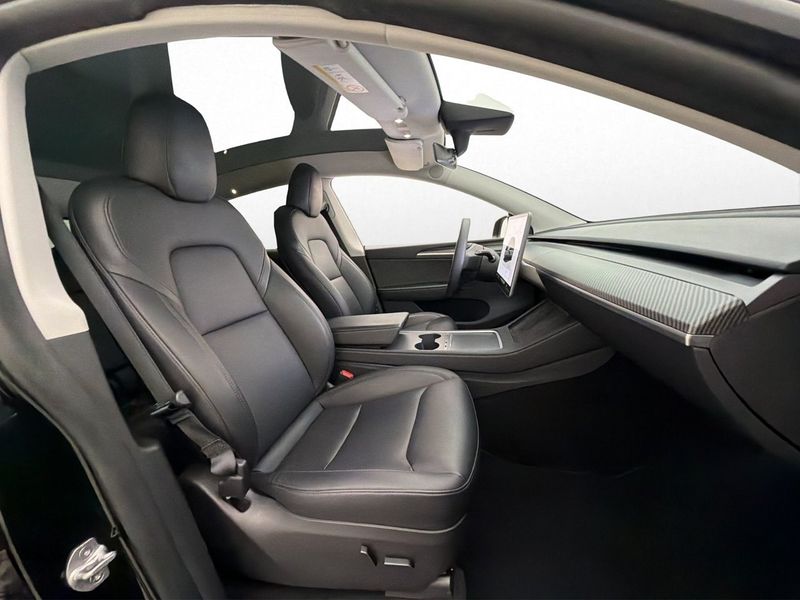 Tesla Model Y bild 25