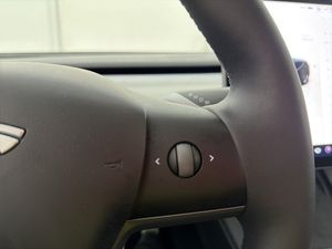 Tesla Model Y bild 16
