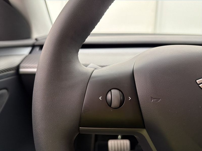 Tesla Model Y bild 15