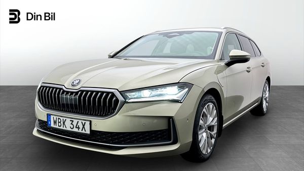 Skoda Superb Combi Selection iV 204hk DSG / Pano / Drag / HuD - 2024