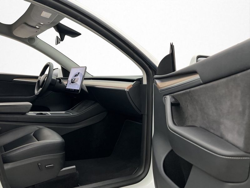 Tesla Model Y bild 19