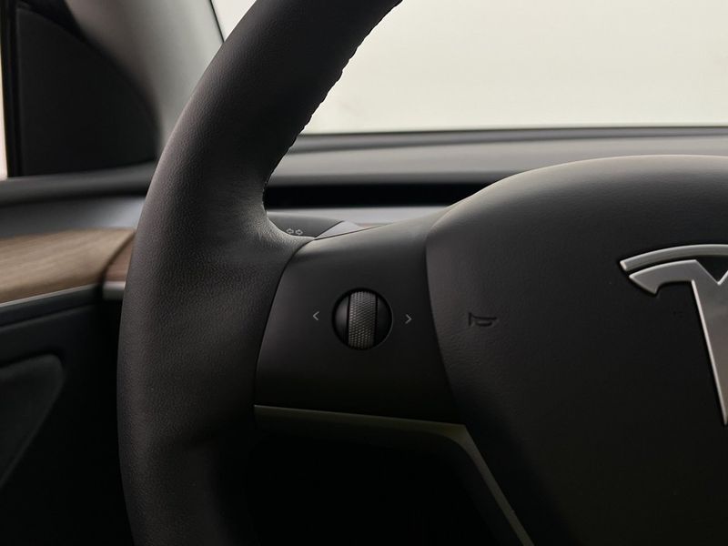 Tesla Model Y bild 32