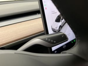 Tesla Model Y bild 22