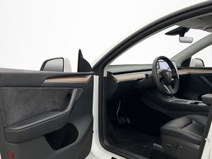 Tesla Model Y bild 12