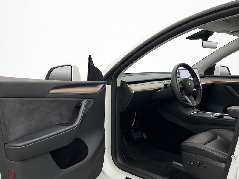 Tesla Model Y bild 12