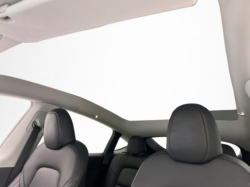 Tesla Model Y bild 14