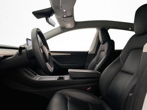 Tesla Model Y bild 13